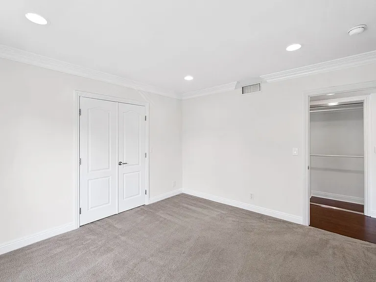 2300 Fox Hills Dr — Photo 13