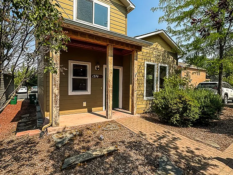1374 Bristol Rd — Photo 2