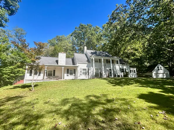 20 Chestnut Cir, Mount Hope, WV 25880