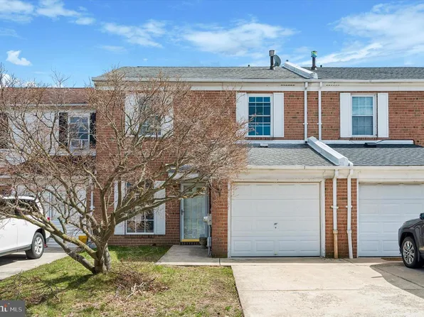 8410 Lyons Pl, Philadelphia, PA 19153