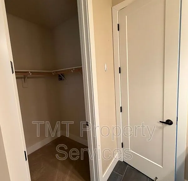 2839 Sevilla Ln — Photo 10