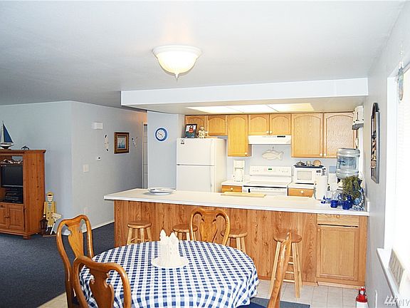3rd image of 899 Catala Ave SE