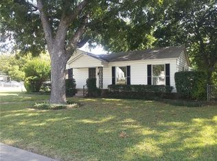 1201 W Russell Ave, Carrollton, TX 75006