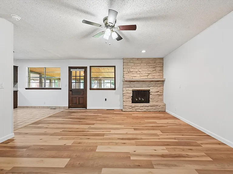 1012 W Madison St N — Photo 4