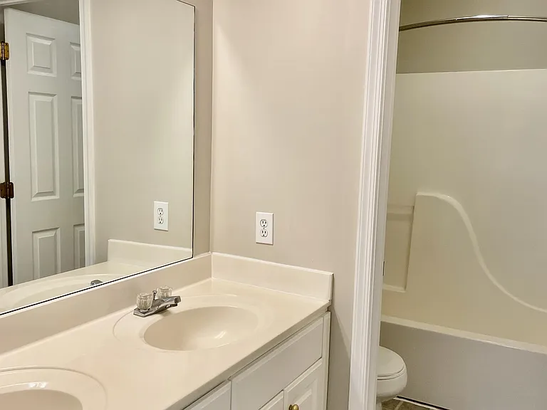 194 Mulberry Cir #1 — Photo 14