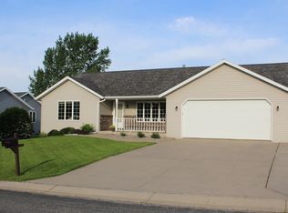 648 Meadowview Dr, Saint Charles, MN 55972