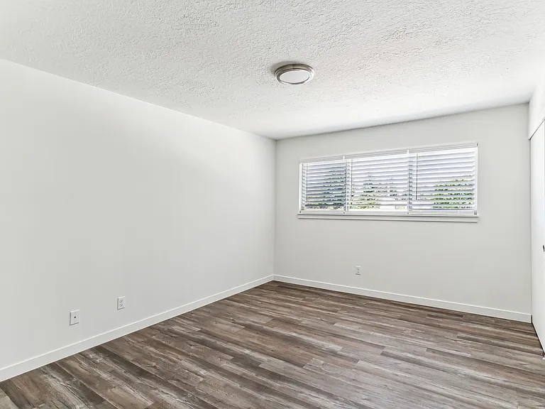 Midland Apartments — Photo 19