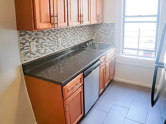 3rd image of 1427 Taylor Ave #35