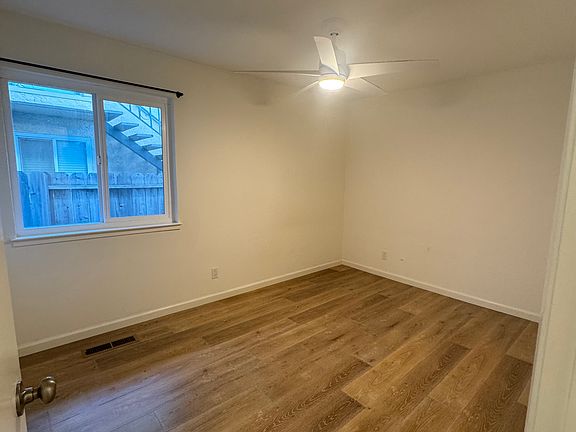 5th image of 416 Jackson Ave #4