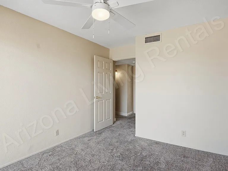 89 Acoma Blvd N #18 — Photo 11