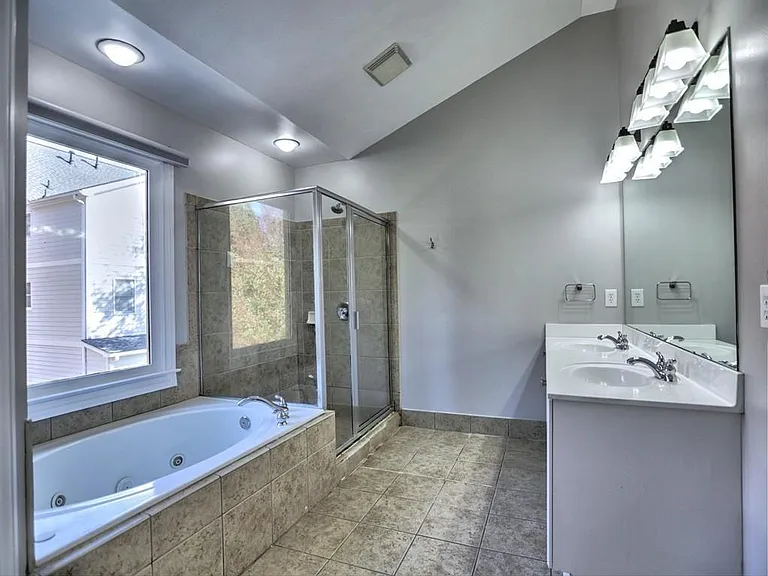 975 Odessa Dr NW — Photo 28