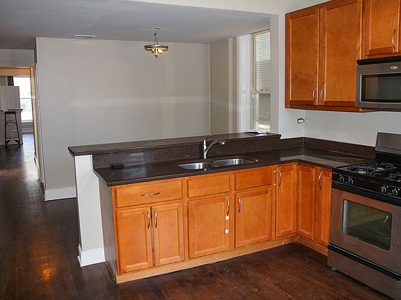 3rd image of 1529 W Chicago Ave #2