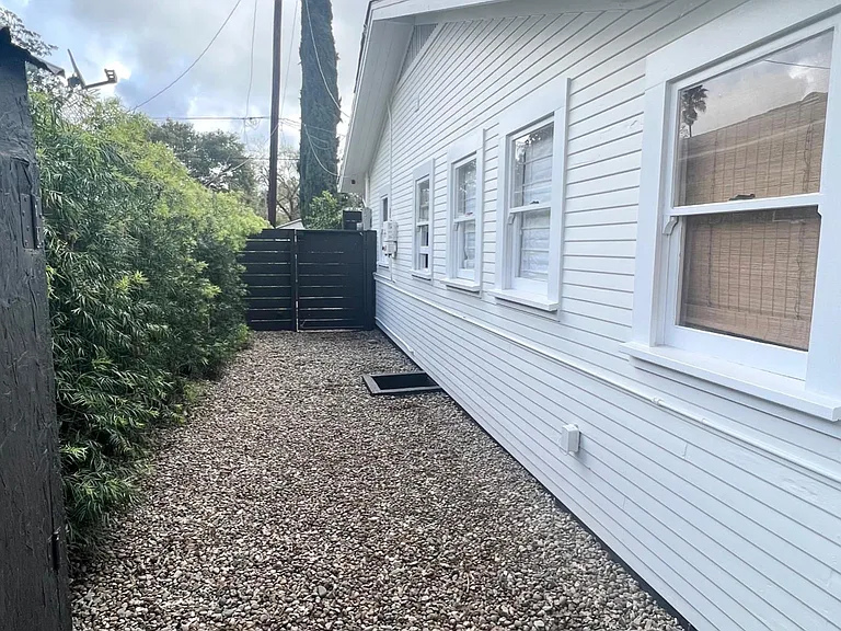 511 Drown Ave — Photo 29