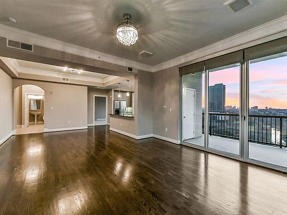 3rd image of 3333 Allen Pkwy Unit 1609