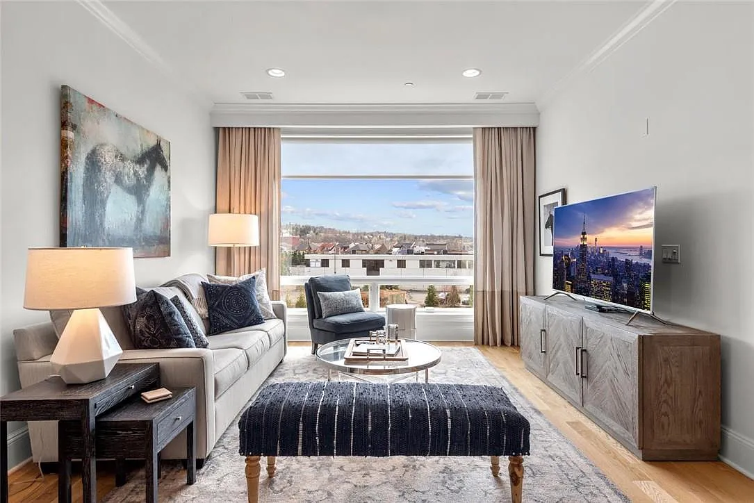 1 bed, 833 sqft, $4,200 — Photo 1