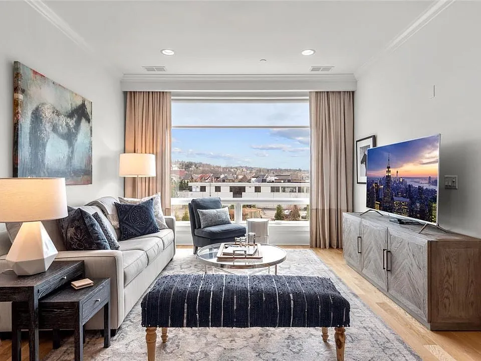 11 River St #203