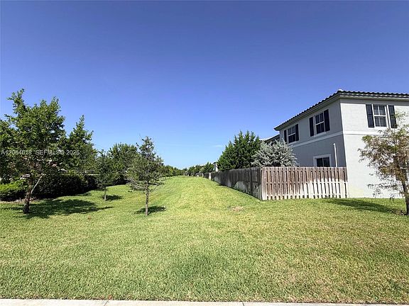 5th image of 11830 NW 46th St
