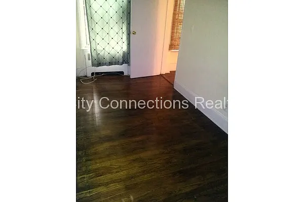 Rented by City Connections Realty | media 16