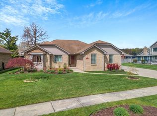 33785 Farmview Ln, Fraser, MI 48026