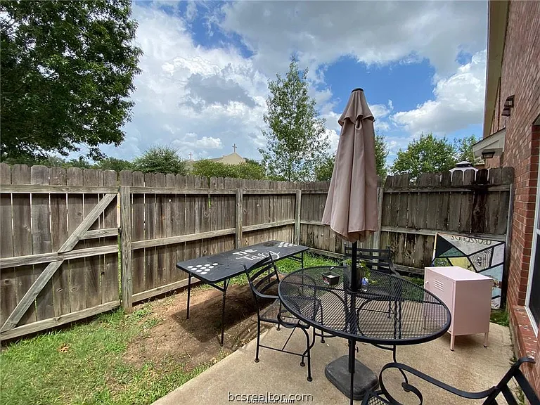 1001 Krenek Tap Rd #303 — Photo 13