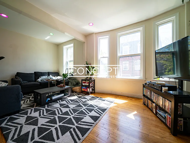 79 Highland St — Photo 8