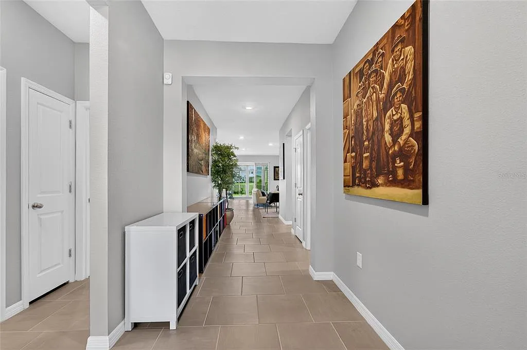 4 bed, 2.5 bath, 2346 sqft, $3,200 — Photo 4