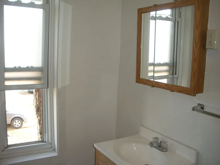 1613 Fontain St — Photo 21