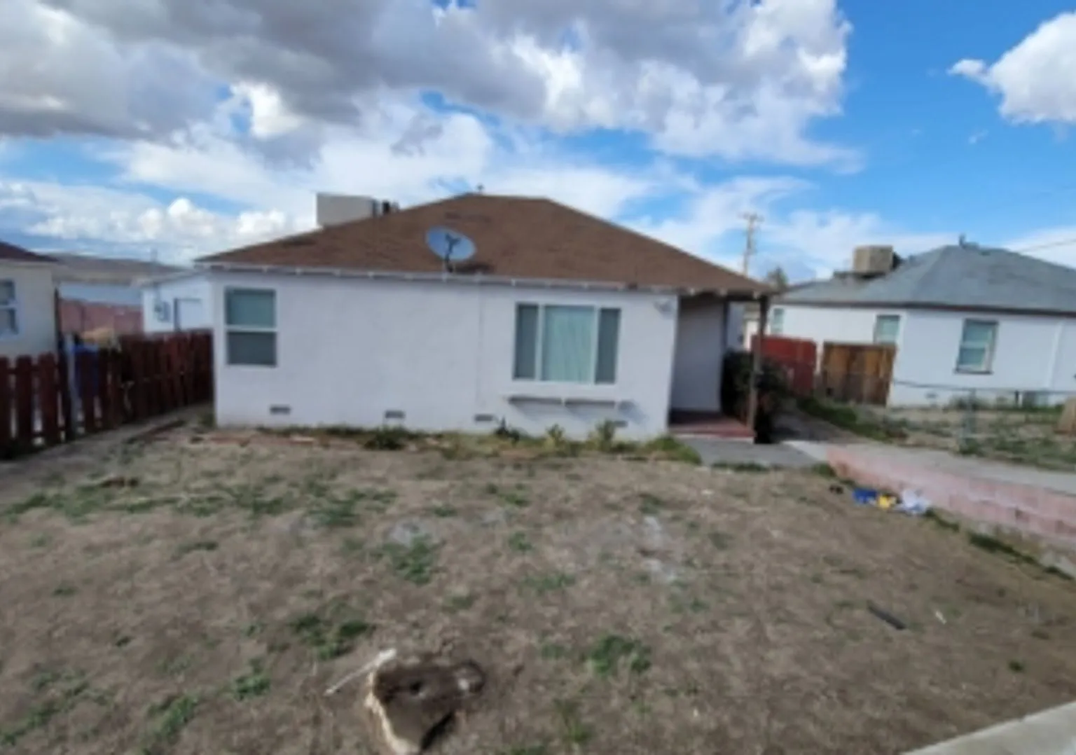 2 Bedroom 1 Bath home w/ washer Dryer Hook Ups. — Photo 4