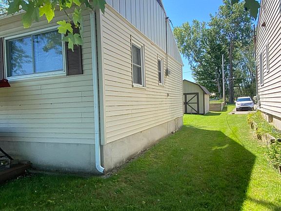 2nd image of 837 E Hess Lake Dr
