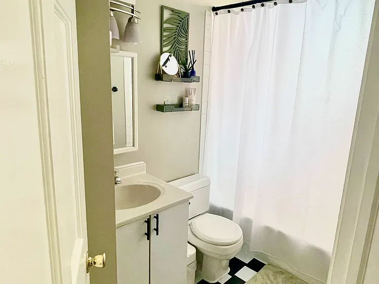 2241 N Clybourn Ave #1R — Photo 8