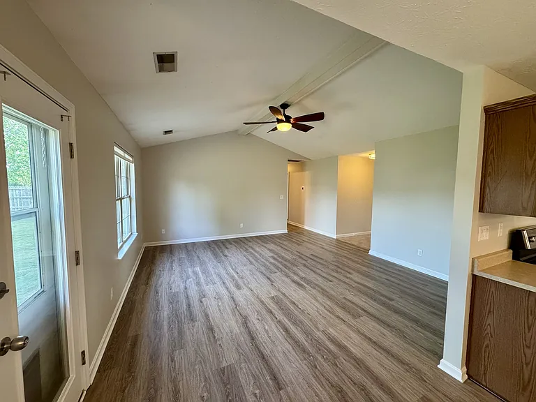 2406 Kingsfield St — Photo 9