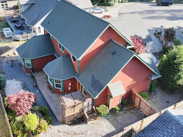 7007 Welch Ct, Brookings, OR 97415