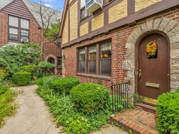 35-05 167th Street #15, Flushing, NY 11358