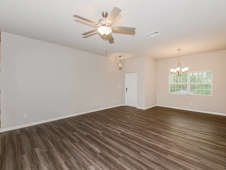 216 Prineville St — Photo 4