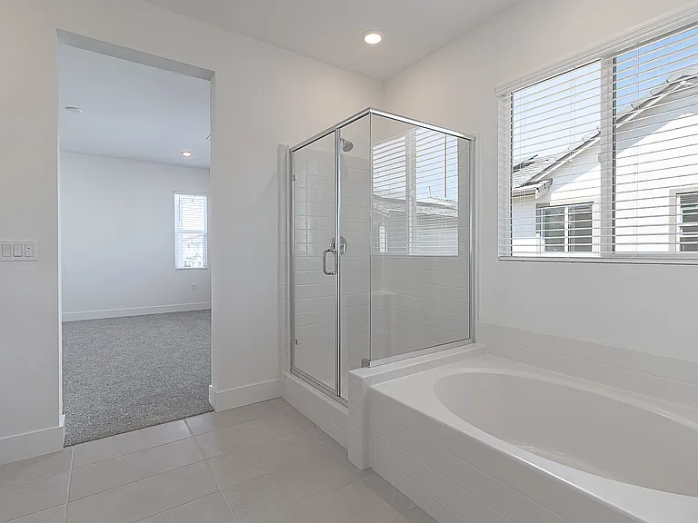 primary bathroom, upstairs