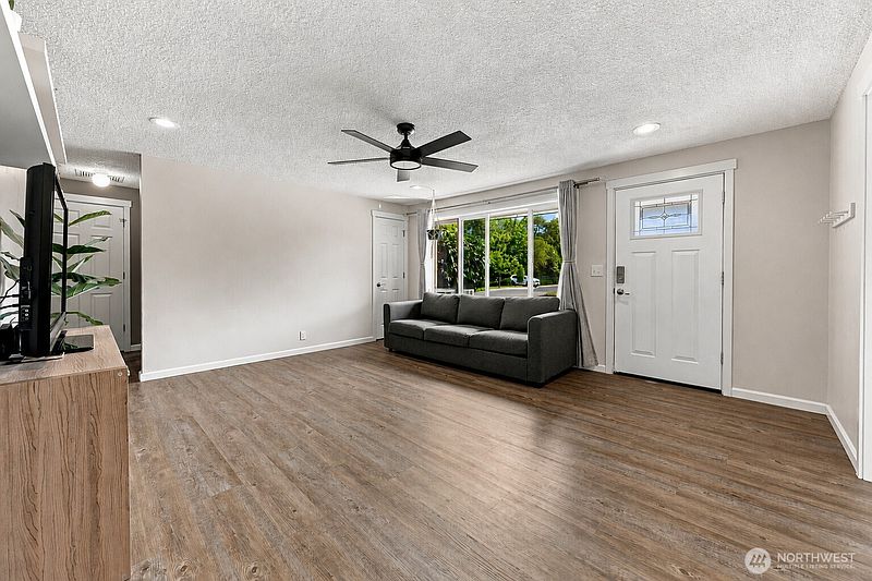 4th image of 1008 13th Street SW