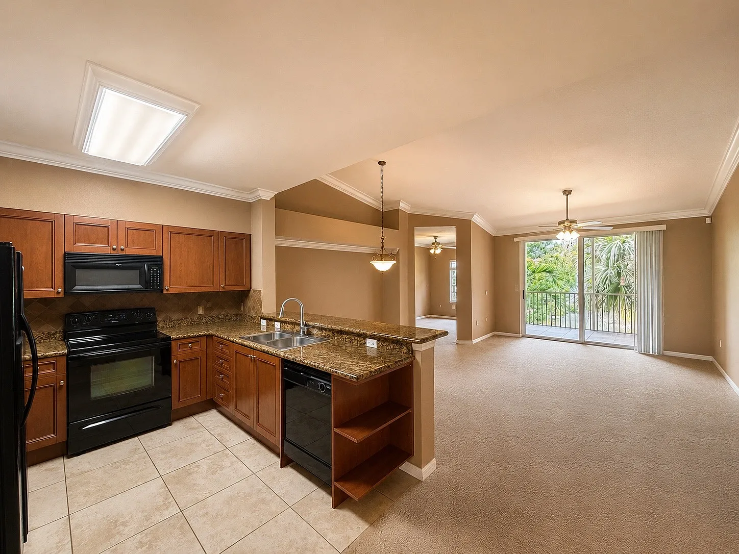 3 bed, 1828 sqft, $2,200 — Photo 2