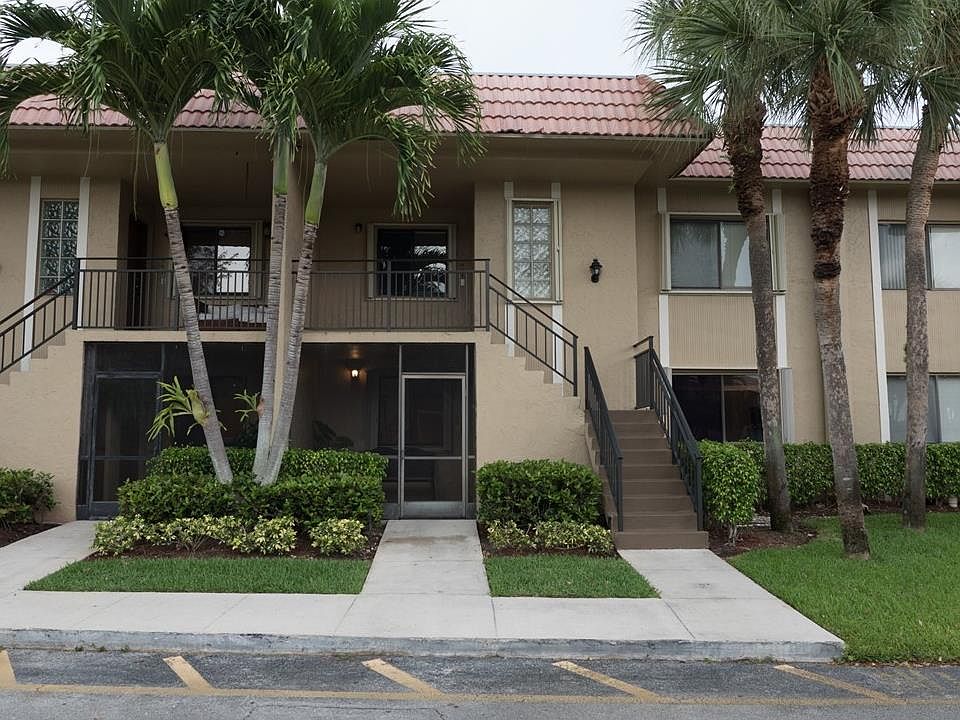 1st image of 302 Lakeview Dr APT 103