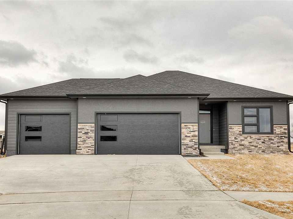 1st image of 3211 NW 27th Cir