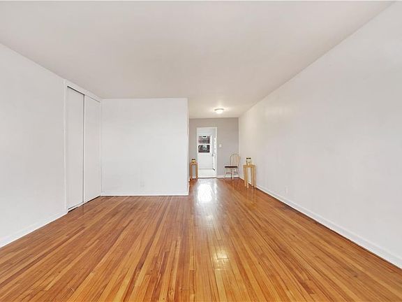 5th image of 1077 Shore Pkwy #1B