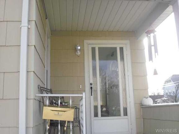 3rd image of 131 6th Ave