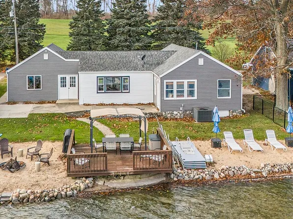 75 Forteen Mile Rd NE, Sparta, MI 49345