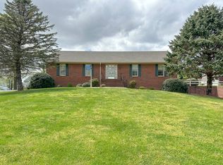 86 Highland Dr, Stuarts Draft, VA 24477