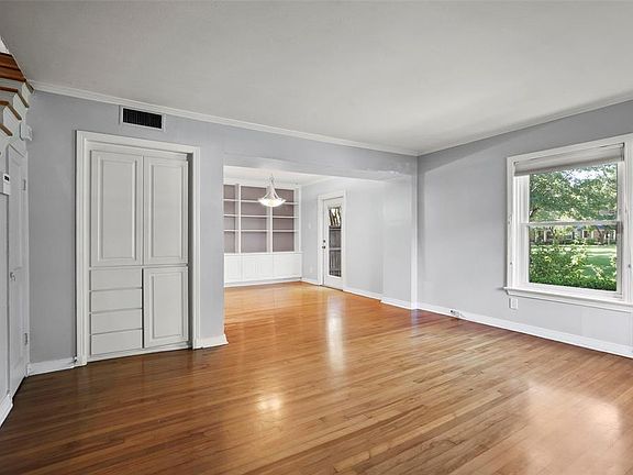 4th image of 6439 Bordeaux Ave