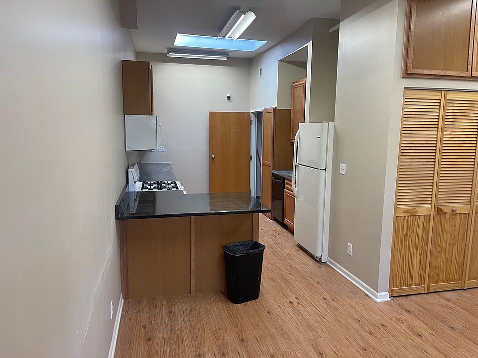 1st image of 3018 N Laramie Ave Unit 2
