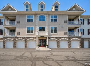 3 Slate Ct APT D1, Little Falls, NJ 07424