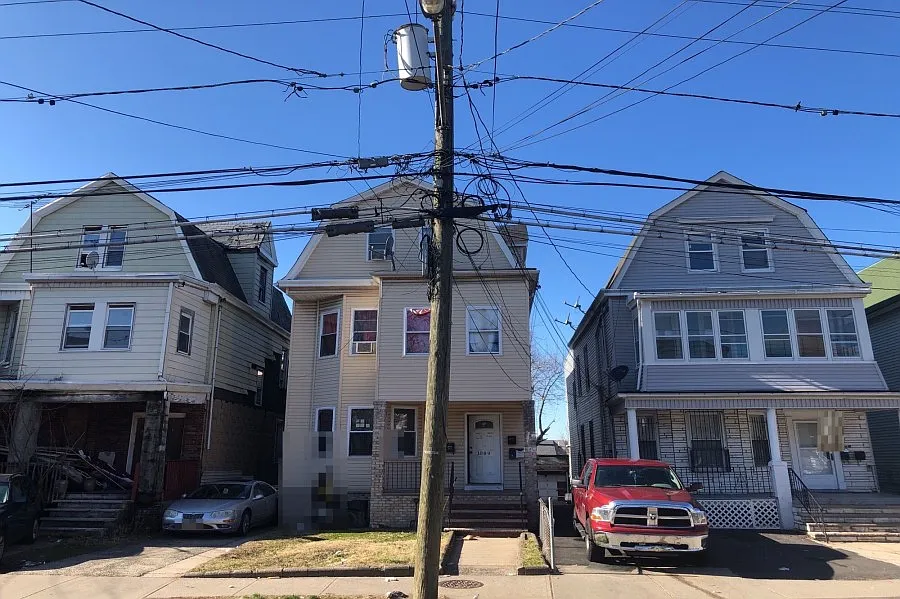 1089 Grove St photo 1