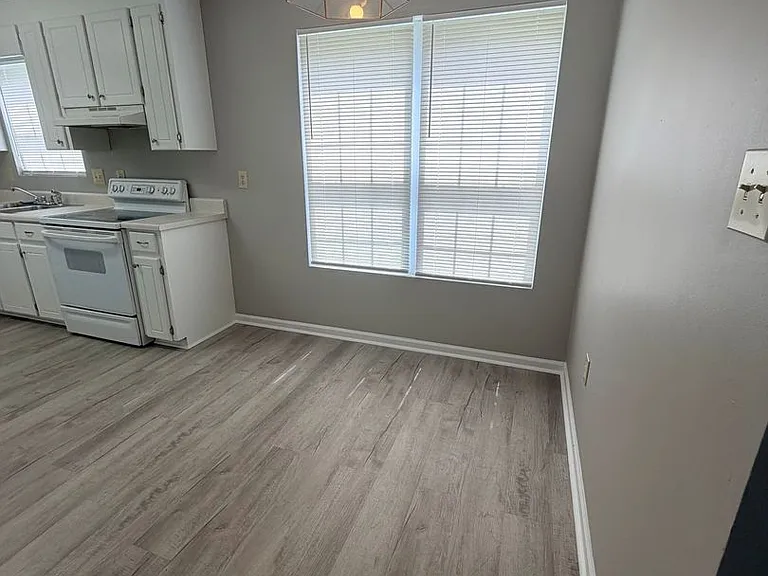 103 Middle St — Photo 6