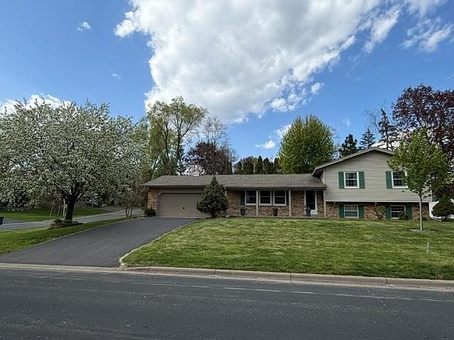 1st image of 703 2nd Ave