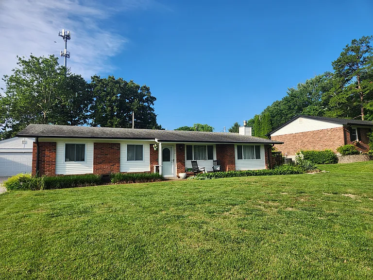 536 Saint Josephs Dr — Photo 1